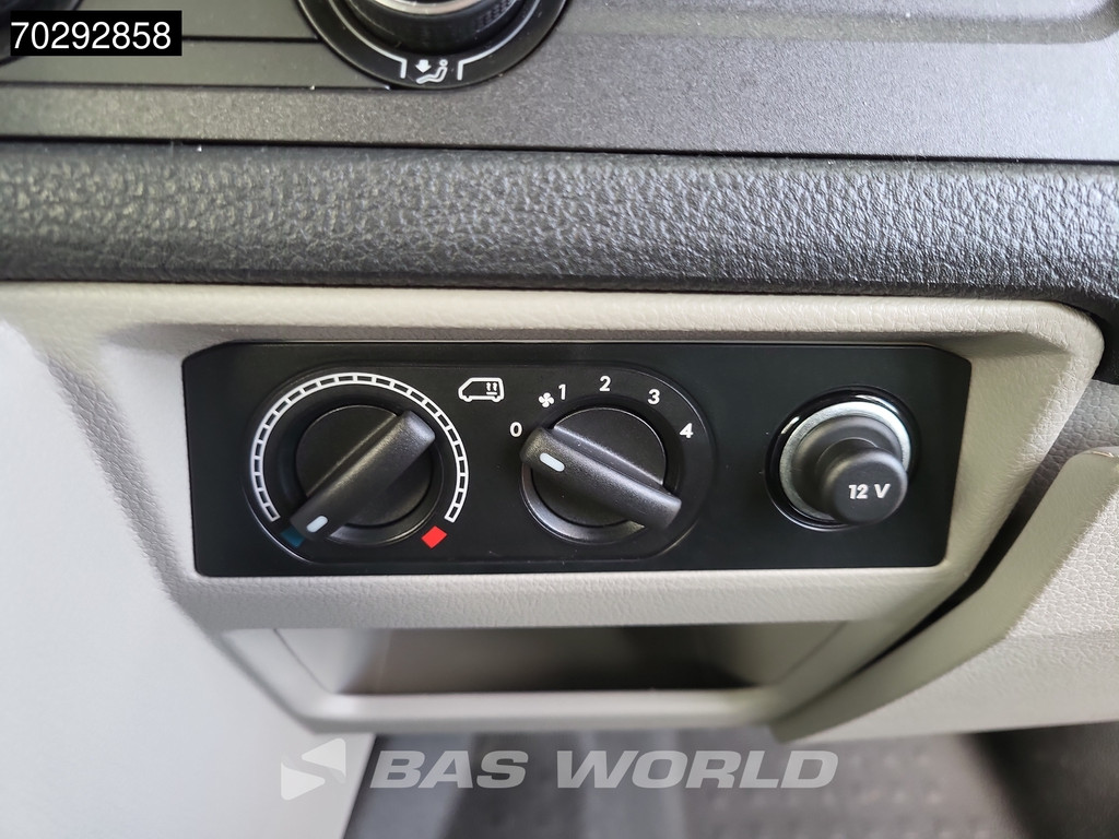 Volkswagen Transporter Incl. BPM & BTW Personenvervoer L2H1 Trekhaak Navi Airco Cruise Camera Parkeersensoren Kombi TV Taxi Euro6 Airco Trekhaak Cruise control 18