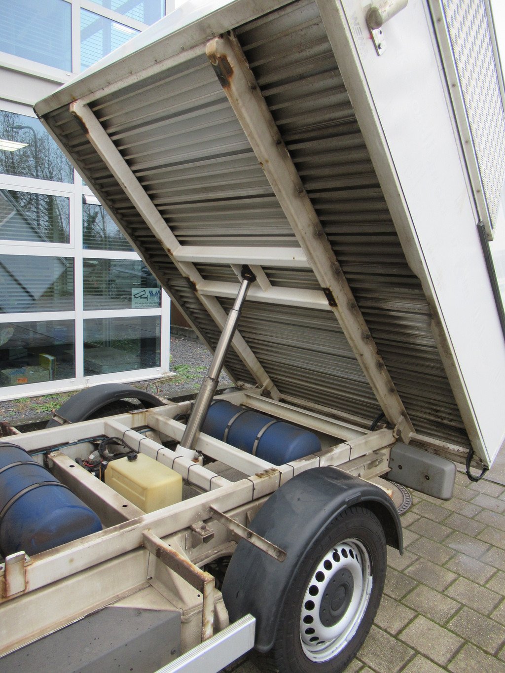 Volkswagen Transporter T5 2.0i 85KW L2H1 CNG aardgas + Benzine Veegvuilkipper 12