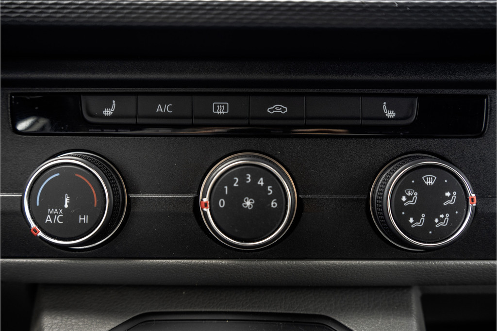 Volkswagen Transporter TDI L2H1 | Automaat | 199PK | CarPlay | Navi | LED | Cruise | Airco | PDC | Euro 6 17