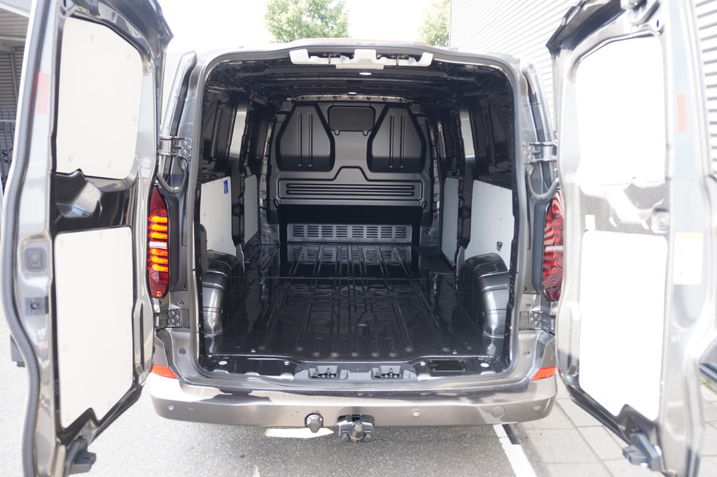 Volkswagen Transporter e-Transporter 286 pk e-Transporter Style 286 pk, Achterdeuren zonder ruit, Trekhaak, Climatronic, IQ Light 7