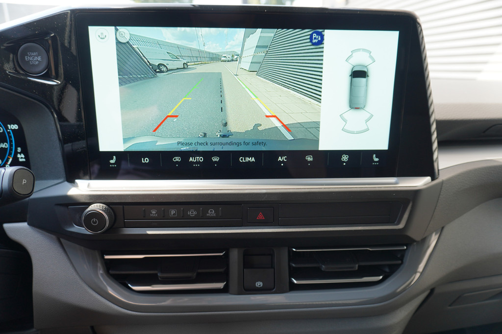 Volkswagen Transporter e-Transporter Life 218 pk, Achterdeuren zonder ruit, Trekhaak, Climatronic, Bijrijdersbank 16