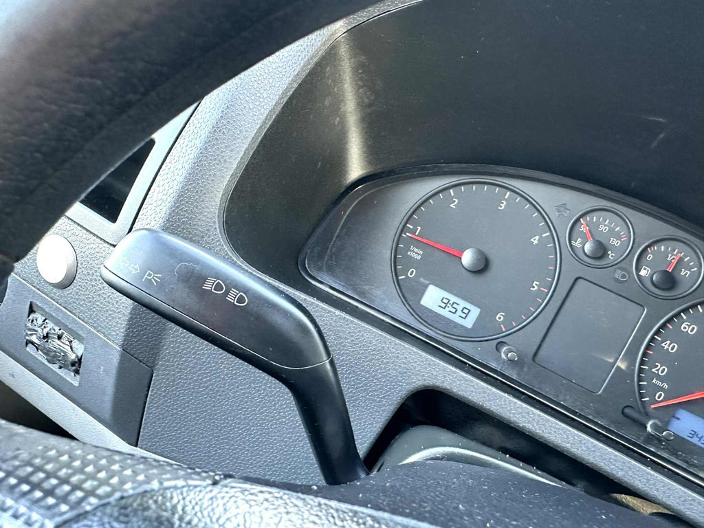 Volkswagen Transporter Kombi 1.9 TDI 300 9 Persoons 3 + 3 + 3 Youngtimer 17