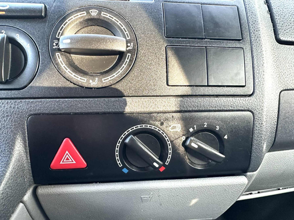 Volkswagen Transporter Kombi 1.9 TDI 300 9 Persoons 3 + 3 + 3 Youngtimer 18