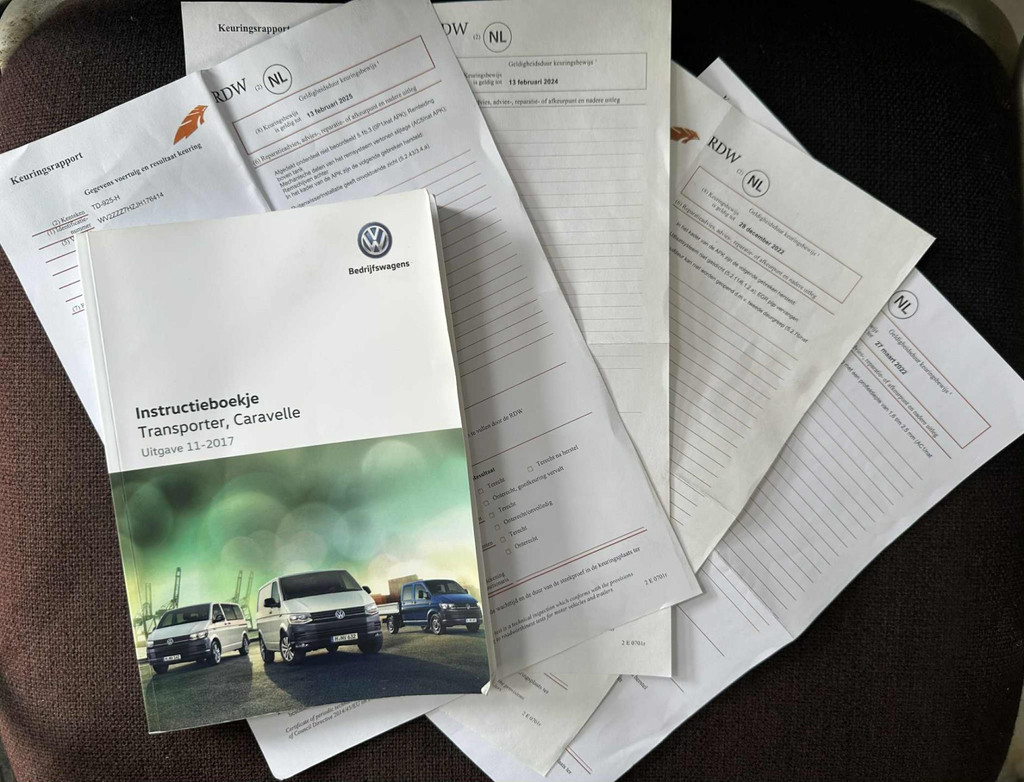 Volkswagen Transporter Kombi 2.0 TDI L1H1 3 + 3 + 3 EURO 6 12