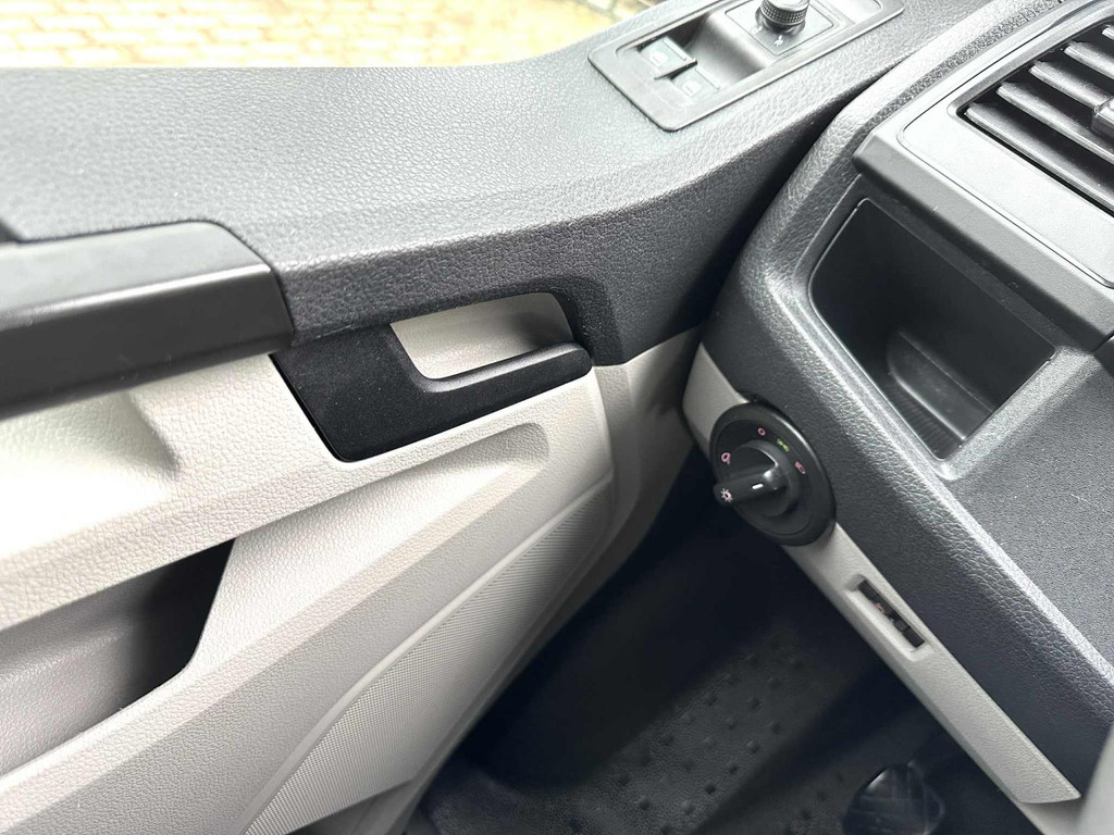 Volkswagen Transporter Kombi 2.0 TDI L1H1 3 + 3 + 3 EURO 6 21