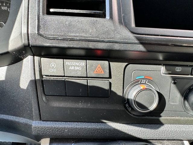 Volkswagen Transporter Kombi 9-Persoons 2.0 TDI L1H1 Trendline Nieuw type/Airco/9-Persoons/CD 21