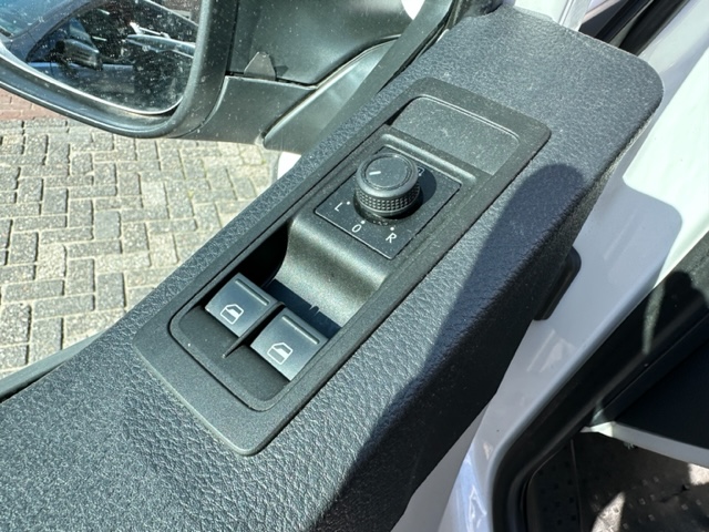 Volkswagen Transporter Kombi 9-Persoons 2.0 TDI L1H1 Trendline Nieuw type/Airco/9-Persoons/CD 9