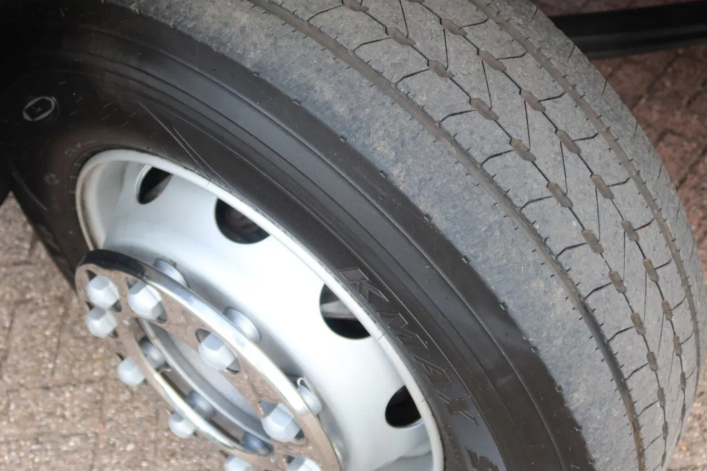 Volvo Bak + Dhollandia klep 2000 Kg 10