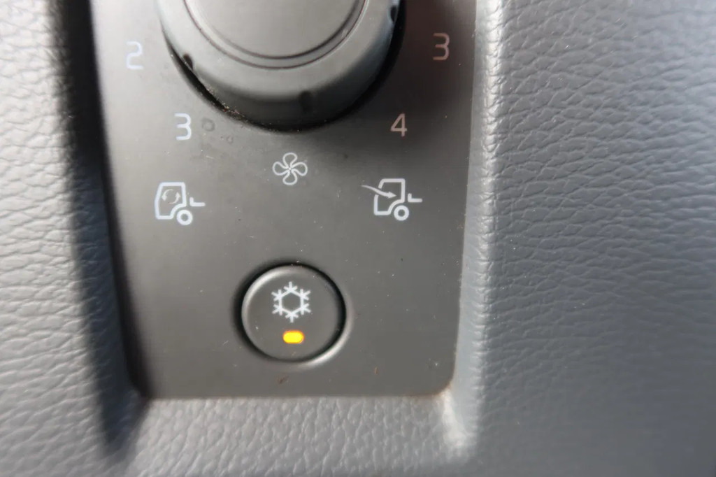 Volvo Bak + Dhollandia klep 2000 Kg 11