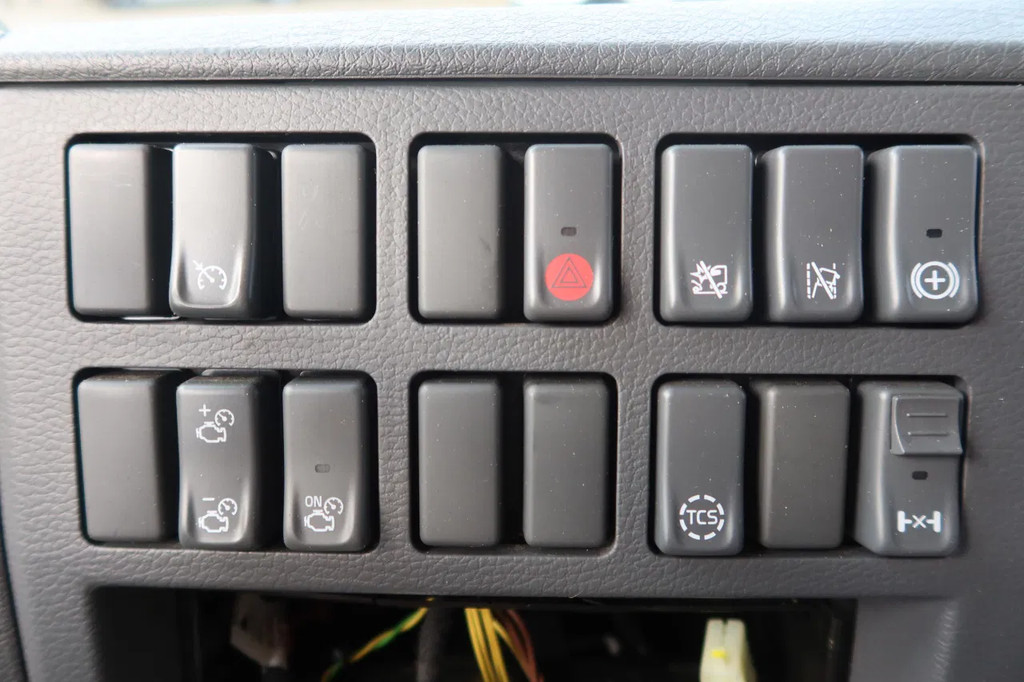 Volvo Bak + Dhollandia klep 2000 Kg 14