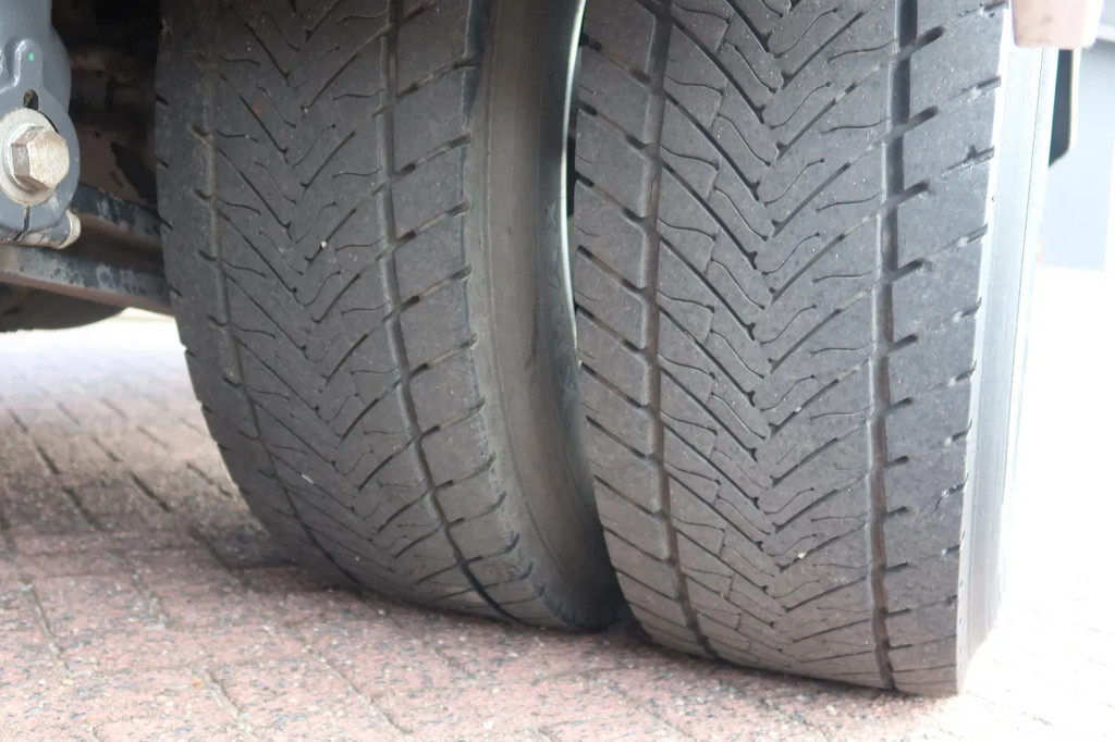 Volvo Bak + Dhollandia klep 2000 Kg 9