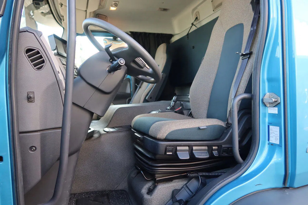 Volvo FE 250 Bakwagen + Dhollandia klep 2500 KG. 49.000 KM!! 10