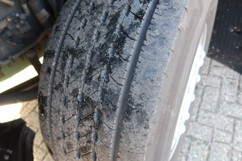 Volvo FE 250 Bakwagen + Dhollandia klep 2500 KG. 49.000 KM!! 11