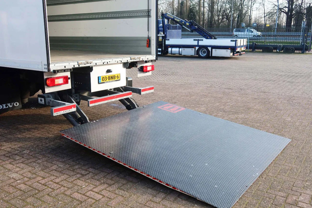 Volvo FE 250 Bakwagen + Dhollandia klep 2500 KG. 49.000 KM!! 18