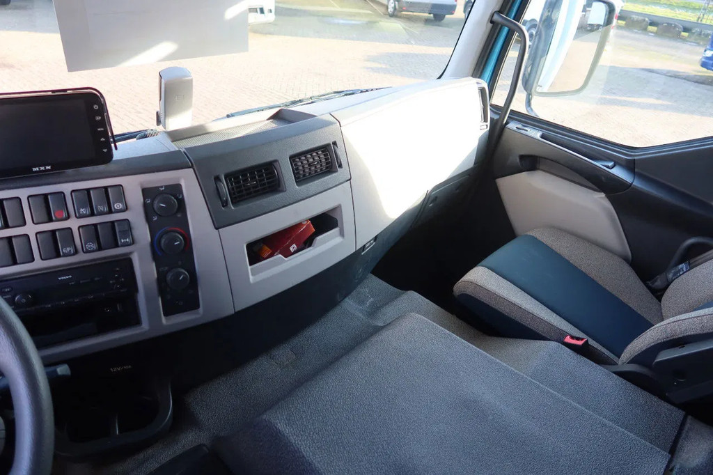 Volvo FE 250 Bakwagen + Dhollandia klep 2500 KG. 49.000 KM!! 8