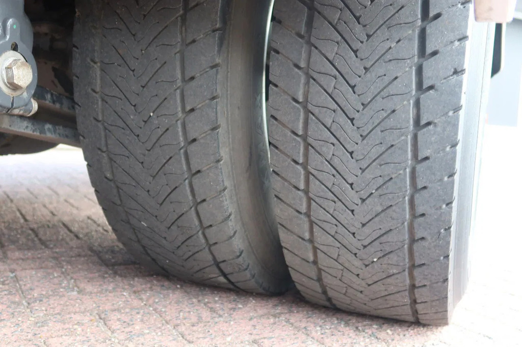 Volvo FL Bak + Dhollandia klep 2000 Kg 17