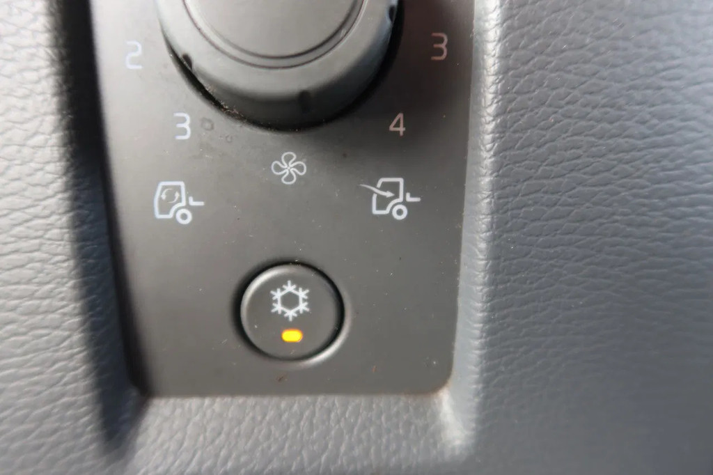 Volvo FL Bak + Dhollandia klep 2000 Kg 7