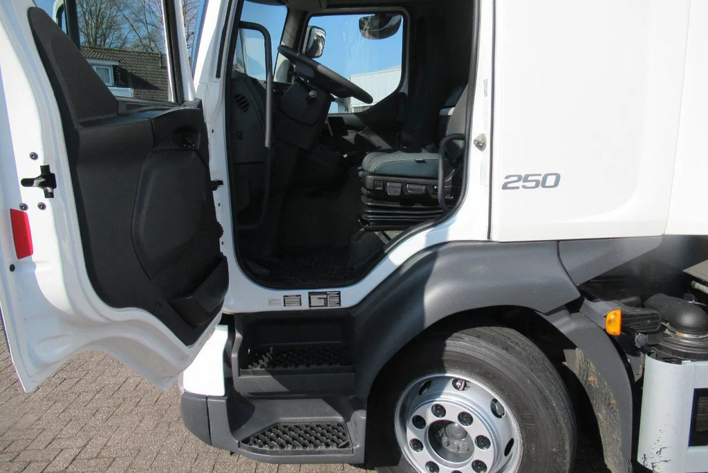 Volvo FL 250 Bakwagen + 6 deuren + Laadklep 2000 kg 13