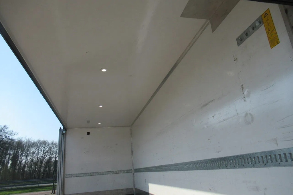 Volvo FL 250 Bakwagen + 6 deuren + Laadklep 2000 kg 19