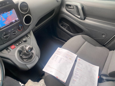 Citroën Berlingo 1.6 BlueHDI 75 Business / 2019 /EURO6 / AIRCO / 3ZITS /149.508 KM NAP  NAVIGATIE / PDC / APK 4-5-2027 / foto 10