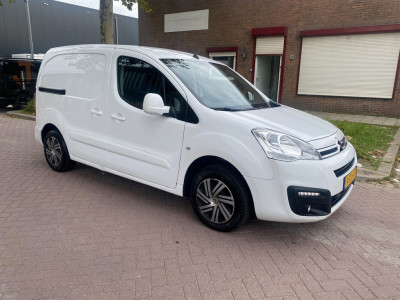 Citroën Berlingo 1.6 BlueHDI 75 Business / 2019 /EURO6 / AIRCO / 3ZITS /149.508 KM NAP  NAVIGATIE / PDC / APK 4-5-2027 / foto 2