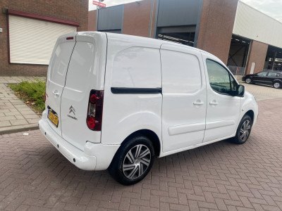 Citroën Berlingo 1.6 BlueHDI 75 Business / 2019 /EURO6 / AIRCO / 3ZITS /149.508 KM NAP  NAVIGATIE / PDC / APK 4-5-2027 / foto 3