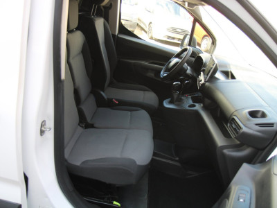 Citroën Berlingo 1.6 BlueHDI Club / App connect / Cruise / Trekhaak / 3 zits foto 4