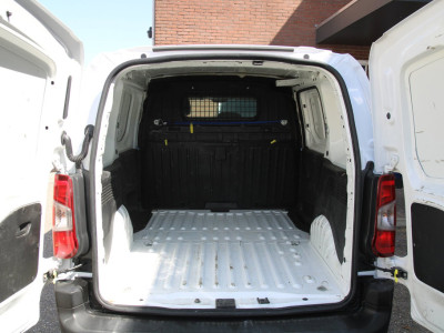 Citroën Berlingo 1.6 BlueHDI Club / App connect / Cruise / Trekhaak / 3 zits foto 7