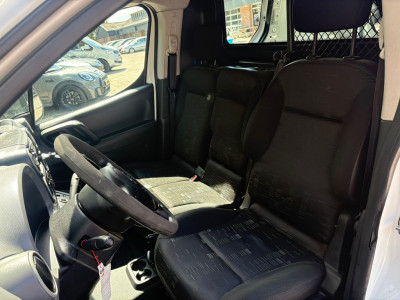 Citroën Berlingo 1.6 VTi 500 Club|BENZINE|trekhaak met 1200KG trek|radio|lichtmetalen velgen|schuifdeur met ruit|drie zitplaatsen foto 12