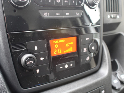 Citroën Jumper 2.2 BlueHDi 120 L1H1 3.0t Cruise Control, Leder Stuurwiel, Climate Control, Audio/Bluetooth, Parkeerhulp achter . foto 11