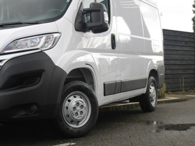 Citroën Jumper 2.2 BlueHDi 120 L1H1 3.0t Cruise Control, Leder Stuurwiel, Climate Control, Audio/Bluetooth, Parkeerhulp achter . foto 3