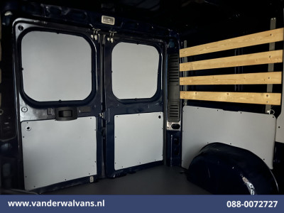 Citroën Jumper 2.2 BlueHDi 120pk L1H1 Euro6 Airco | 2500kg Trekhaak | Imperiaal Bijrijdersbank foto 10