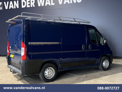 Citroën Jumper 2.2 BlueHDi 120pk L1H1 Euro6 Airco | 2500kg Trekhaak | Imperiaal Bijrijdersbank foto 11
