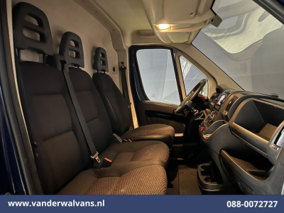 Citroën Jumper 2.2 BlueHDi 120pk L1H1 Euro6 Airco | 2500kg Trekhaak | Imperiaal Bijrijdersbank foto 4