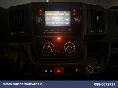 Citroën Jumper 2.2 BlueHDi 120pk L1H1 Euro6 Airco | 2500kg Trekhaak | Imperiaal Bijrijdersbank foto 7