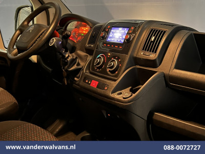 Citroën Jumper 2.2 BlueHDi 120pk L1H1 Euro6 Airco | 2500kg Trekhaak | Imperiaal Bijrijdersbank foto 8