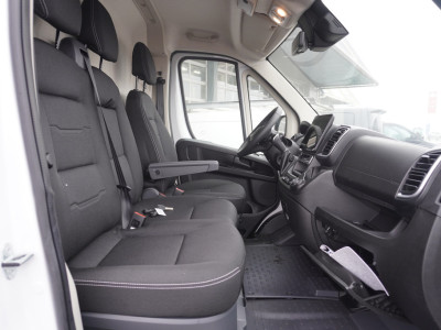 Citroën Jumper 2.2 BlueHDi 140PK S&S L2H2 3.5t Automaat Nr. V205 | Climate | Cruise | Navi | 360 Camera | Blis | Betimmering foto 13