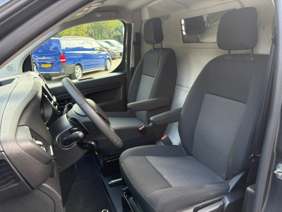 Citroën Jumpy 2.0 BlueHDI 145 PK L2 AUTOMAAT! 1e EIG, camera, pdc, navi, adaptieve cruise control, NAP, DEALERONDERHOUDEN foto 12