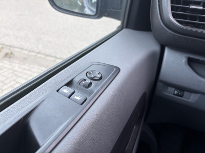 Citroën Jumpy L2 2.0 BlueHDI 180PK Automaat M Club â 3-zits â navigatie â climate control foto 16