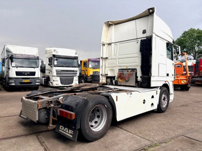 DAF XF 105.460 SUPERSPACECAB (EURO 5 / ZF16 MANUAL GEARBOX / MX-BRAKE / 2x DIESELTANK / FRIDGE UNDER BED / AIRCONDITIONING) foto 3
