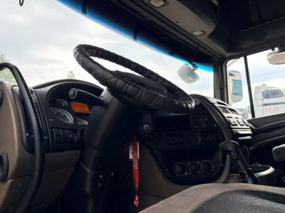 DAF XF 105.460 SUPERSPACECAB (EURO 5 / ZF16 MANUAL GEARBOX / MX-BRAKE / 2x DIESELTANK / FRIDGE UNDER BED / AIRCONDITIONING) foto 8