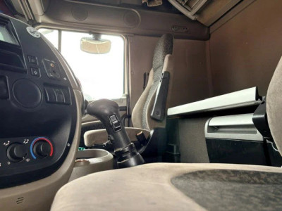DAF XF 105.460 SUPERSPACECAB (EURO 5 / ZF16 MANUAL GEARBOX / MX-BRAKE / 2x DIESELTANK / FRIDGE UNDER BED / AIRCONDITIONING) foto 9