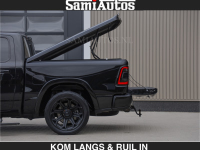 Dodge RAM BEAST | LIMITED 5.7 V8 HEMI | HUD | STRIPING | BREDE WIELEN | BLACK ON BLACK | LUCHTVERING | BOM VOL | DC | CREW CAB DUBBELE CABINE | 5 PERSOONS | GRIJSKENTEKEN | foto 15