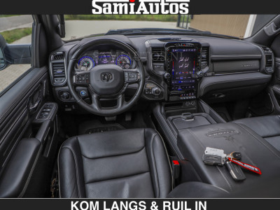 Dodge RAM BEAST | LIMITED 5.7 V8 HEMI | HUD | STRIPING | BREDE WIELEN | BLACK ON BLACK | LUCHTVERING | BOM VOL | DC | CREW CAB DUBBELE CABINE | 5 PERSOONS | GRIJSKENTEKEN | foto 6