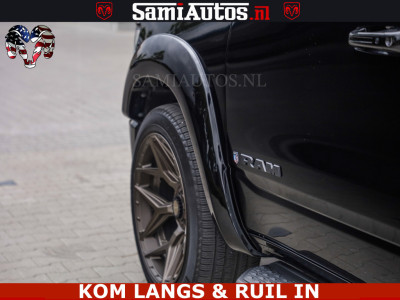 Dodge RAM DE DONDER | 5.7 V8 HEMI | BRONZE BREDE WIELEN | WIDE BODY | OPEN UITLAAT KLEP | ZEER DIK | DUBBELE CABINE | DC | 5 PERSOONS | GRIJS KENETEKEN | BJ 2023 44000KM | FULL LED VERLICHTING | MEGA DIK | 13
