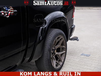 Dodge RAM DE DONDER | 5.7 V8 HEMI | BRONZE BREDE WIELEN | WIDE BODY | OPEN UITLAAT KLEP | ZEER DIK | DUBBELE CABINE | DC | 5 PERSOONS | GRIJS KENETEKEN | BJ 2023 44000KM | FULL LED VERLICHTING | MEGA DIK | 18