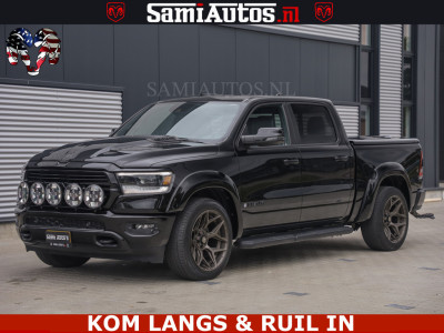 Dodge RAM DE DONDER | 5.7 V8 HEMI | BRONZE BREDE WIELEN | WIDE BODY | OPEN UITLAAT KLEP | ZEER DIK | DUBBELE CABINE | DC | 5 PERSOONS | GRIJS KENETEKEN | BJ 2023 44000KM | FULL LED VERLICHTING | MEGA DIK | 6