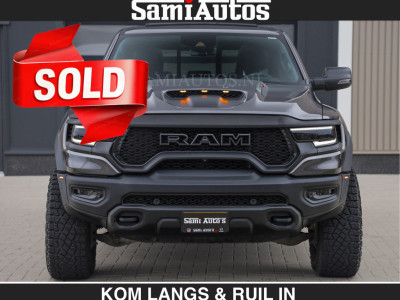 Dodge RAM TRX HELLCAT 712 PK 6.2 V8 | BLACK EDITION | BOM VOL | GRANITE MET ZWART LEDER RODE STIKSELS | CREW CAB DUBBELE CABINE DC | 5 PERSOONS GRIJS KENTEKEN | foto 2
