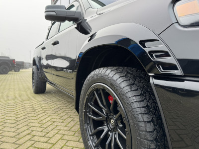 Dodge RAM 1500 Laramie Night Premium Hurricane | 3 jaar garantie | Pano | Harman Kardon | 22 | Spatbordverbreders foto 2