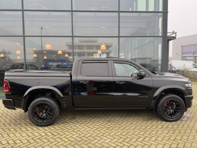 Dodge RAM 1500 Laramie Night Premium Hurricane | 3 jaar garantie | Pano | Harman Kardon | 22 | Spatbordverbreders foto 4